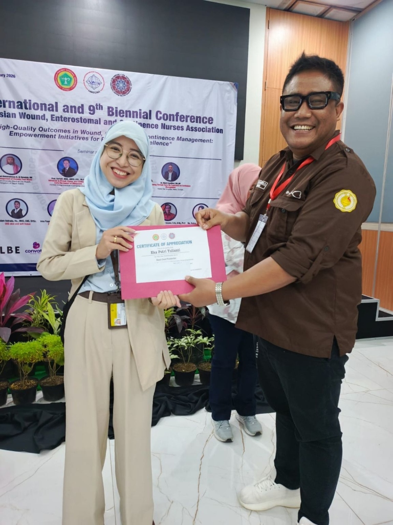 Eka receiving Best Oral Presenter certificate at InWECNA